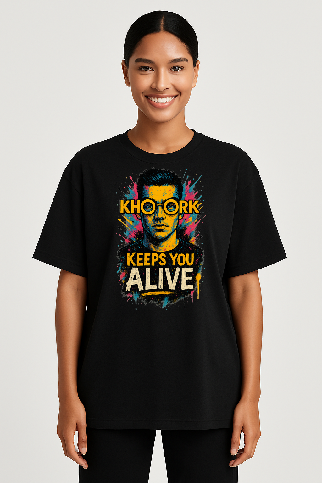 Sunglasses Portrait (Woman 20s) – Oversized Women T‑Shirt
